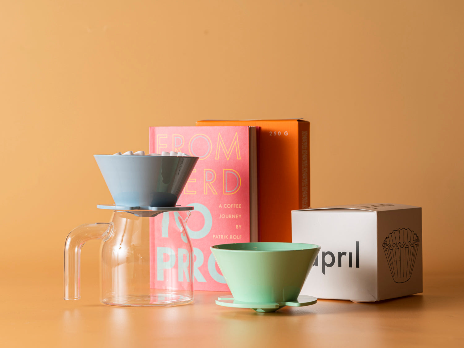 April Coffee − 鍛え抜かれた理論と北欧デザインが織りなす究極のコーヒー体験