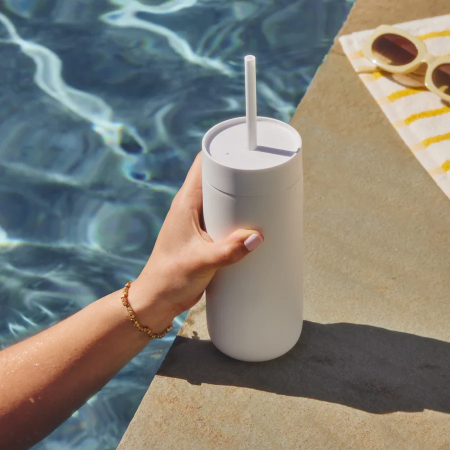 Fellowカーターコールドタンブラー、ホワイト使用イメージ