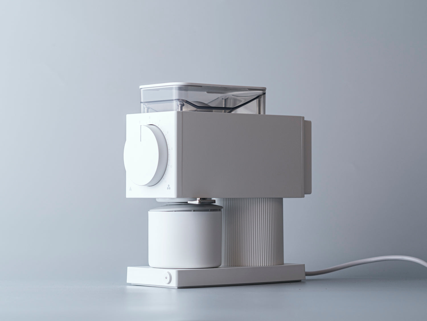 Fellow『Ode Brew Grinder Gen2』Matte White 斜め前から