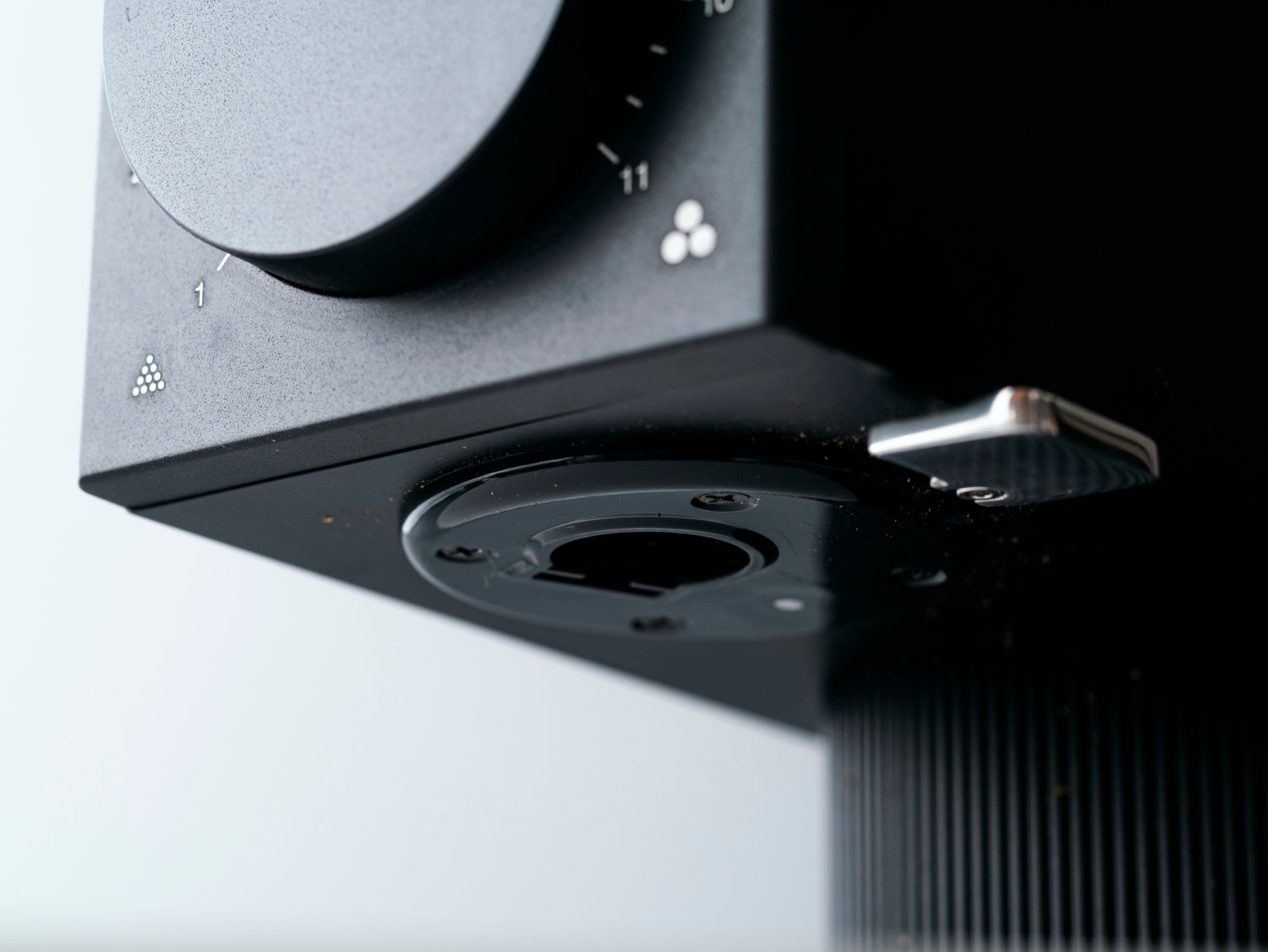 Gen2から新たに、静電気低減機能を搭載。旧モデルで多かった、静電気によるコーヒー豆の散らばりが少なくなりました。