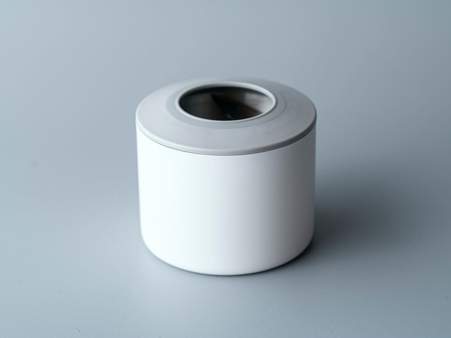 Fellow 『Ode Brew Grinder Gen2』Matte White キャッチ(粉受け)フタは取り外しが可能。好みで使い分けができます。