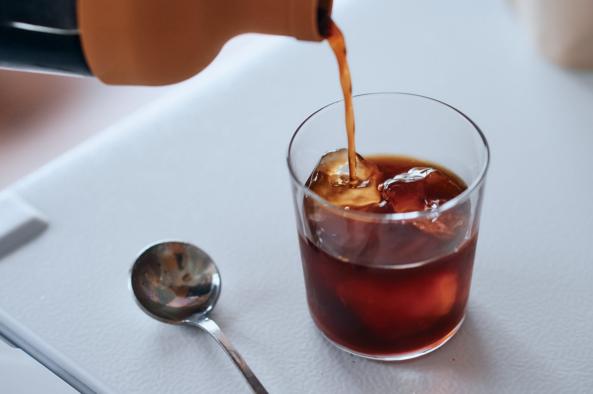 水出しと急冷式アイスコーヒー、どう違う？ 同じ豆が見せるふたつの表情