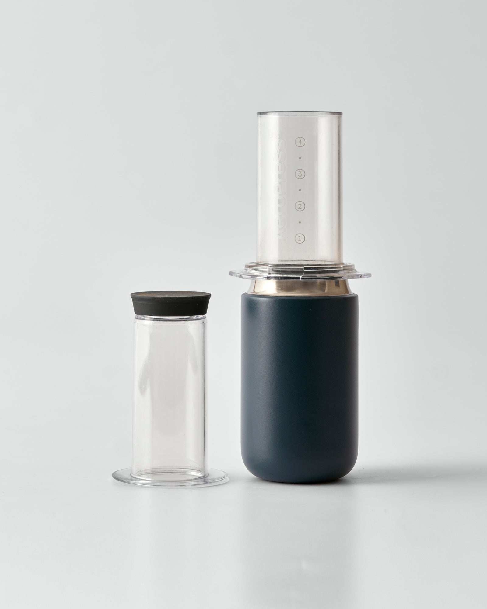 Fellow Carter Wide MugにAeroPressをセットした様子