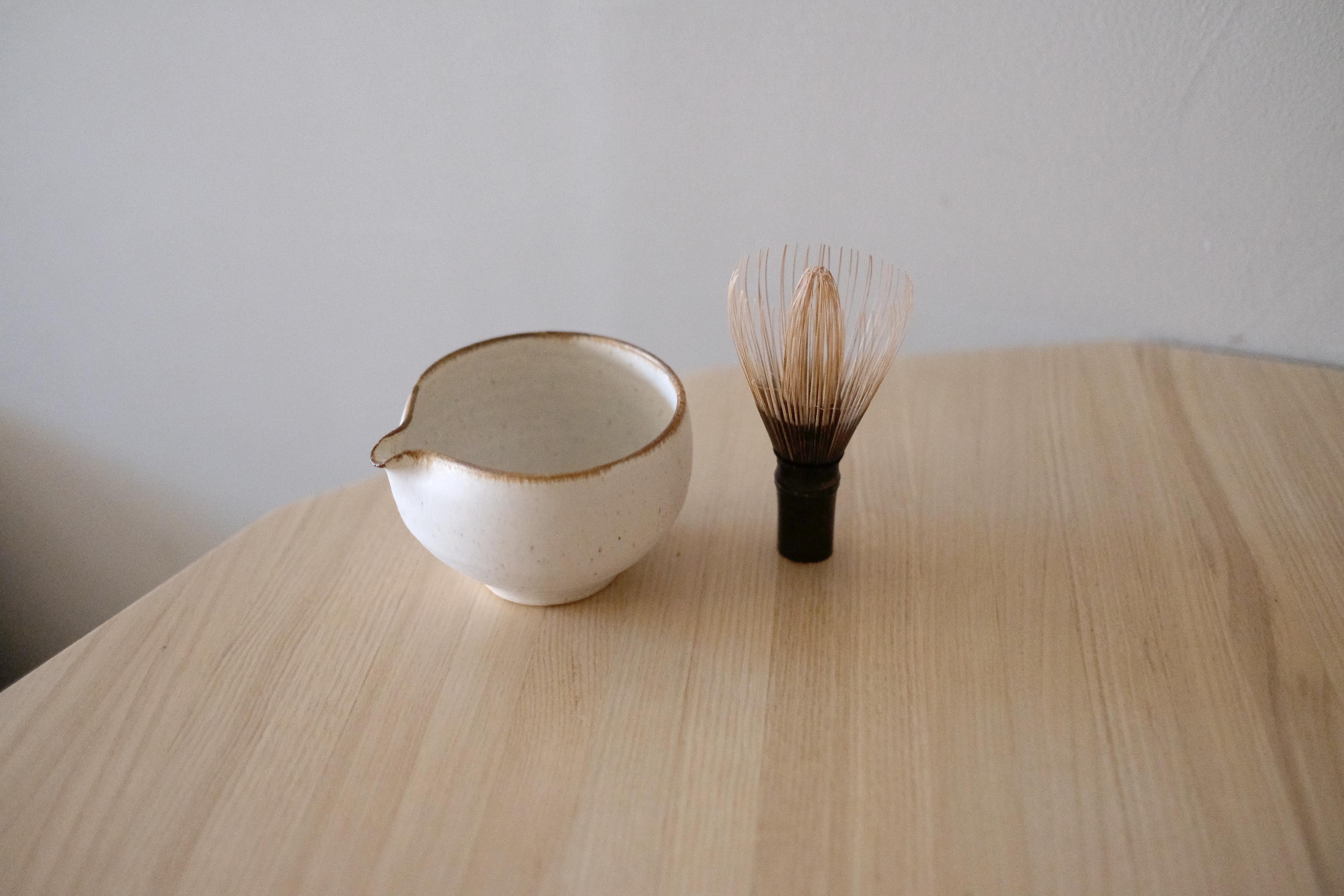 Katakuchi tea bowl [Kurasu x TOKINOHA Ceramic Studio]