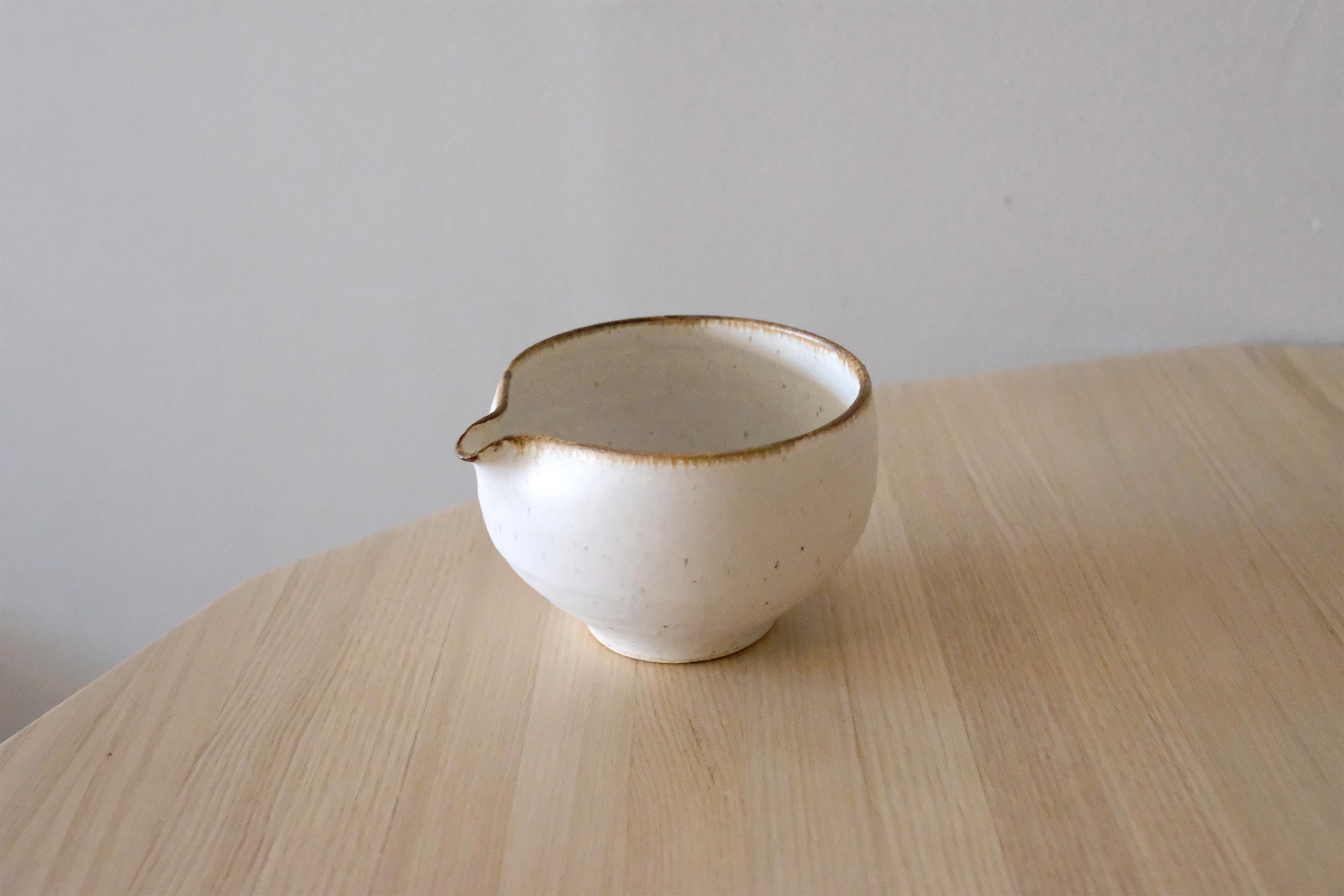 Katakuchi tea bowl [Kurasu x TOKINOHA Ceramic Studio]